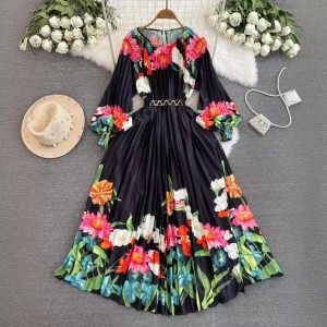 European and American court style floral dress with pleated waist and lantern sleeves for women. The design is niche, light luxury, super fairy, and grand skirt