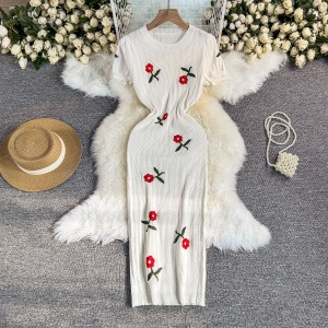 Summer dress with high-end temperament embroidered rose knit dress, women's French short sleeved new Chinese style hip hugging long skirt