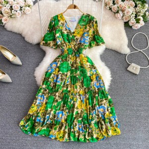 2023 summer new retro V-neck romantic floral A-line dress with elegant temperament, waist cinching and slimming, big swing long skirt