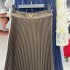 The European station has a drooping feeling and a large pleated skirt design. It is a niche light luxury half body skirt with a long skirt A3 # 8902