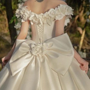 One shoulder satin main wedding dress 2024 new white bride Sen style super fairy temperament outdoor yarn big tail wedding dress