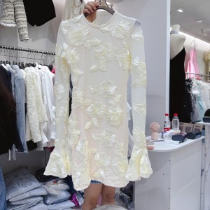 New French exquisite socialite style rocking flower dew back trumpet sleeve slim fit hip hugging dress A1 # 6211