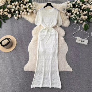 Korean chic niche retro hollow hook flower knitted suit for women, slim fit and slimming temperament, including buttocks and fish tail dress