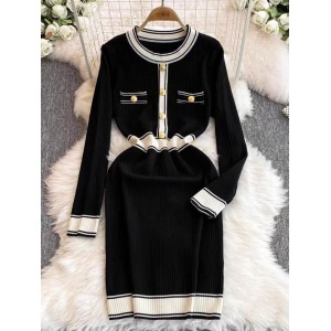 Xiaoxiangfeng contrasting color knitted long sleeved dress for women in autumn and winter, sexy slim fit French temperament base, hip hugging short skirt