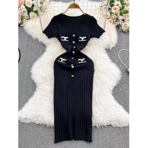 2024 summer outfit new style French waist cinching, slim and thin figure, deep V-neck, hip hugging knitted dress, medium to long length