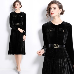 Real shot spot 2024 autumn velvet long sleeved fake two-piece waist cinching slimming pleated dress base skirt