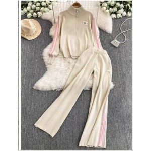 Fashion set with women's stand up collar, two bar zipper, short hoodie, two-piece set, high waist, slimming effect, hanging feeling, casual wide legs