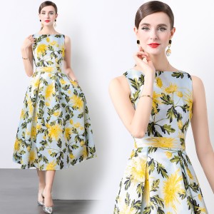 Real time stock sleeveless high waisted dress with three-dimensional cutting and waist cinching A-line skirt