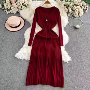 Large size women's clothing 2024 autumn and winter new knitted dress, fat mm, covering the belly to show off thinness, paired with a coat, base coat, woolen dress