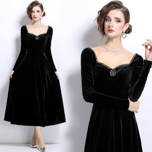 Real shot French diamond chain velvet dress in stock, women's new style French temperament, hanging waist long skirt