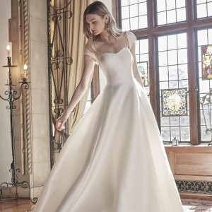 Satin light wedding dress 2024 summer new style, slim fit, small tail, bride's wedding welcome veil, banquet style main veil