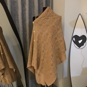 Korean version khaki jacket top, feminine temperament, high-end magic cape, casual daily simple knitted cape