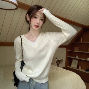 Design sense, niche bottoming top, fake two-piece collar, Fried Dough Twists knit, women's autumn and winter, Korean version, loose long sleeved sweater