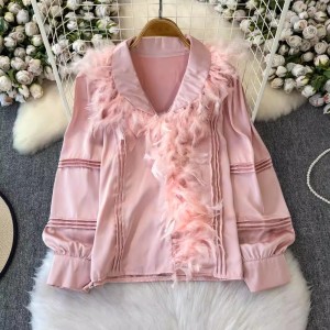 Internet celebrity's 2024 winter new item, niche style, European and American style, layered decoration, wearing outfit, slimming shirt, shirt ins