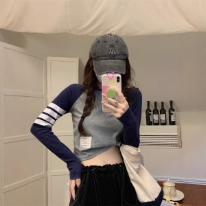 Retro American BF style color blocking splicing autumn and winter new women's clothing horizontal bar decoration slim fit versatile flat shoulder long sleeved top