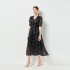 Real shot spot internet celebrity with the same black floral V-neck patchwork lace dress, waist cinching short sleeved new mid length skirt