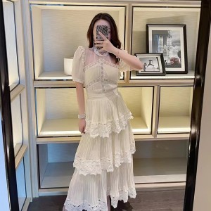 2023 summer new French niche dress retro temperament V-neck lace patchwork high waisted pleated long skirt small dress