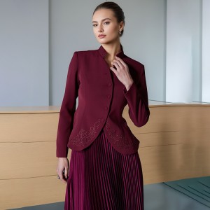 Elegant temperament style set 2025 new standing collar embroidered high-end top, high waist pleated skirt two-piece set