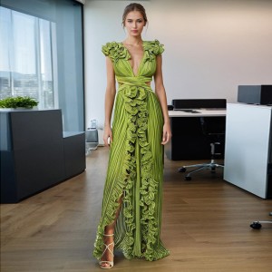 European and American style socialite dress 2025 new V-neck pleated wooden ear design high waisted slit dress