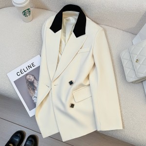 Off white Korean style design sense suit jacket for women in the spring of 2024, with a high-end casual style and explosive street small suit