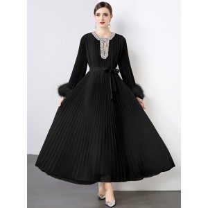 Factory direct sales of Miyake wrinkled ostrich gross weight handmade diamond evening dress pleated dress