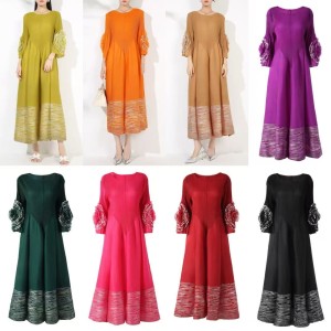 Factory direct sales of Sanzhai wrinkled heavy industry disc flower tassel splicing geometric pleated dress