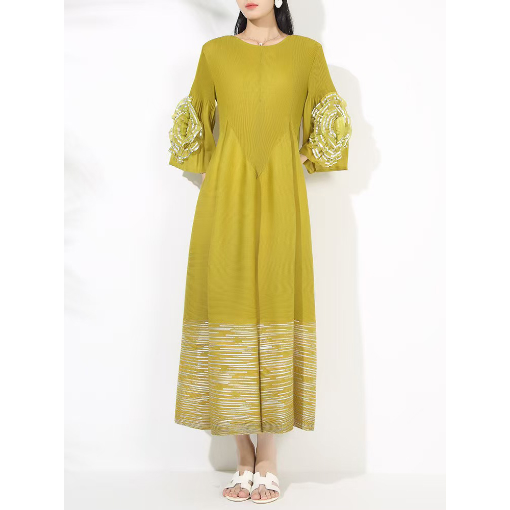 Miyake plus size cross-border women's clothing, hot pressed gold plate flower embroidered round neck loose elastic shaking pleated trumpet sleeve long skirt