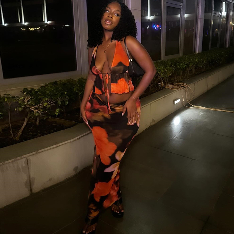 European and American style fashionable printed suit, sexy suspender strap, small vest, hip hugging skirt, two-piece set, women's trendy hair replacement