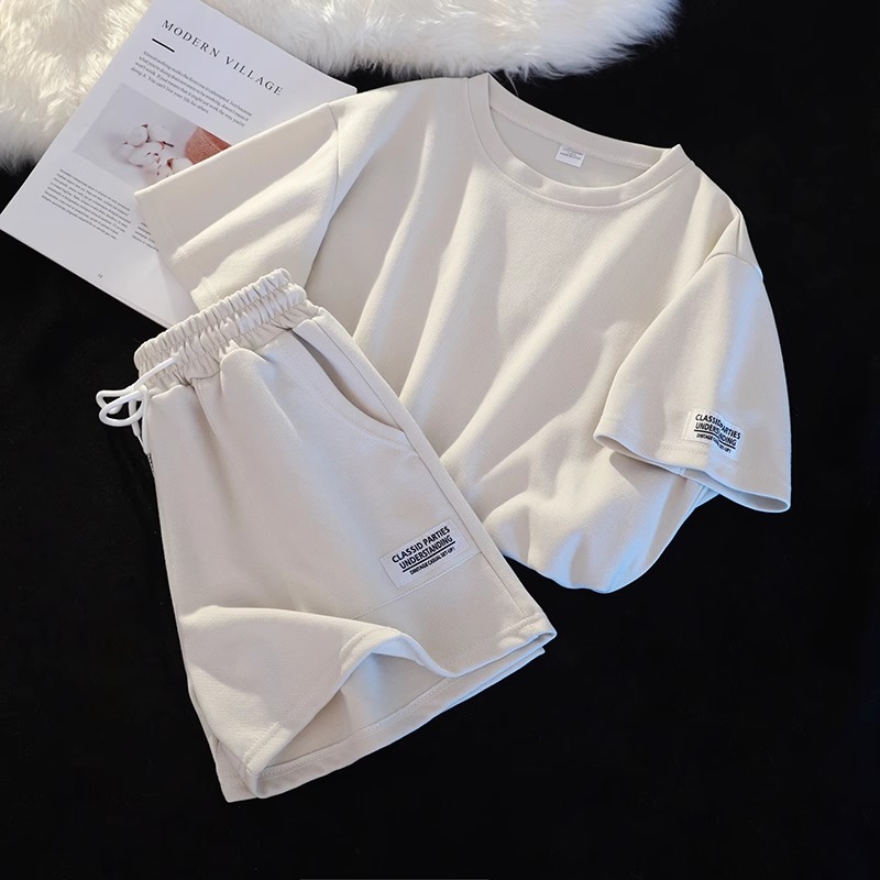 Advanced feeling! Comfortable casual sports set for women in summer, loose and comfortable shorts, short sleeved two-piece set, fashionable and white looking