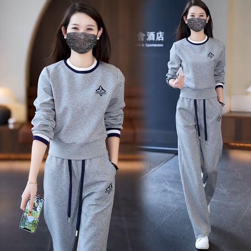 European station casual sportswear set for women in spring and autumn, loose and fashionable round neck hoodie, wide leg pants, two-piece set, trendy