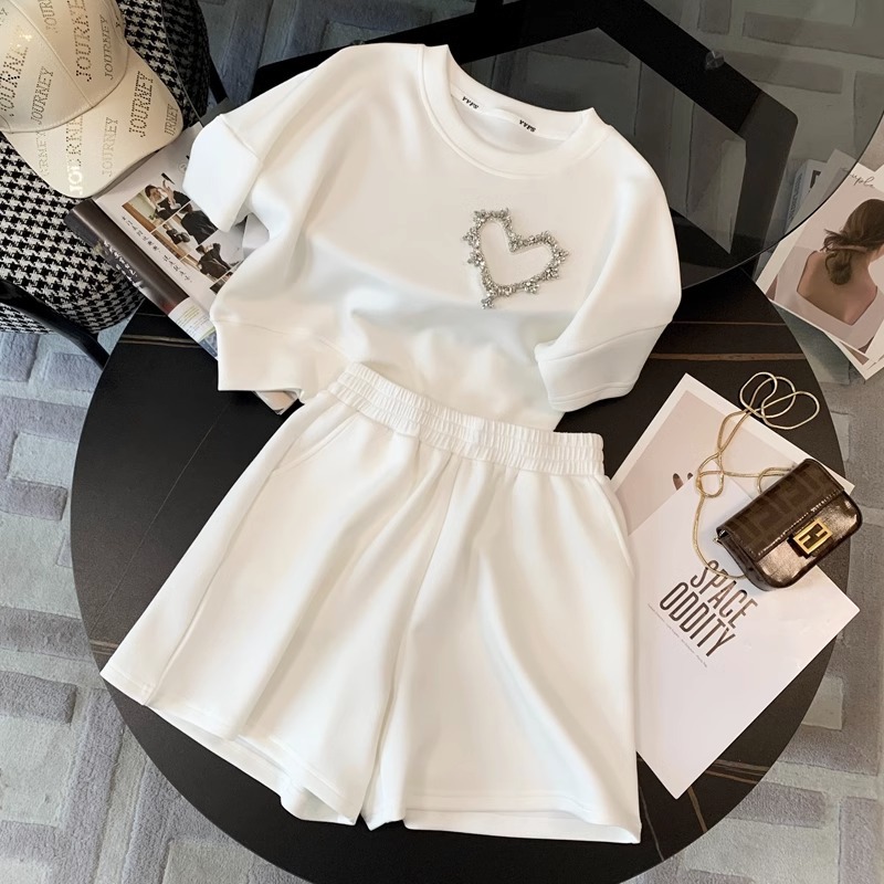 White casual sports suit for women, summer high-end fashion, age reducing fashion, short sleeved shorts, two piece set, trendy and stylish