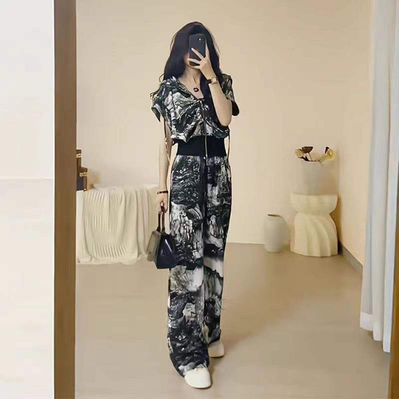 European Station Leisure Sports Fashion Set for Women's Summer 2024 New Collection of Cardigans, Short Sleeves, Western style Pants, Two piece Set Trendy