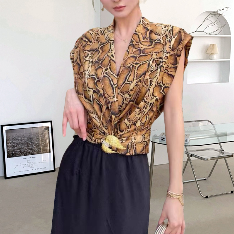European new summer outfit retro fashionable snake skin pattern single breasted short sleeved shirt for women