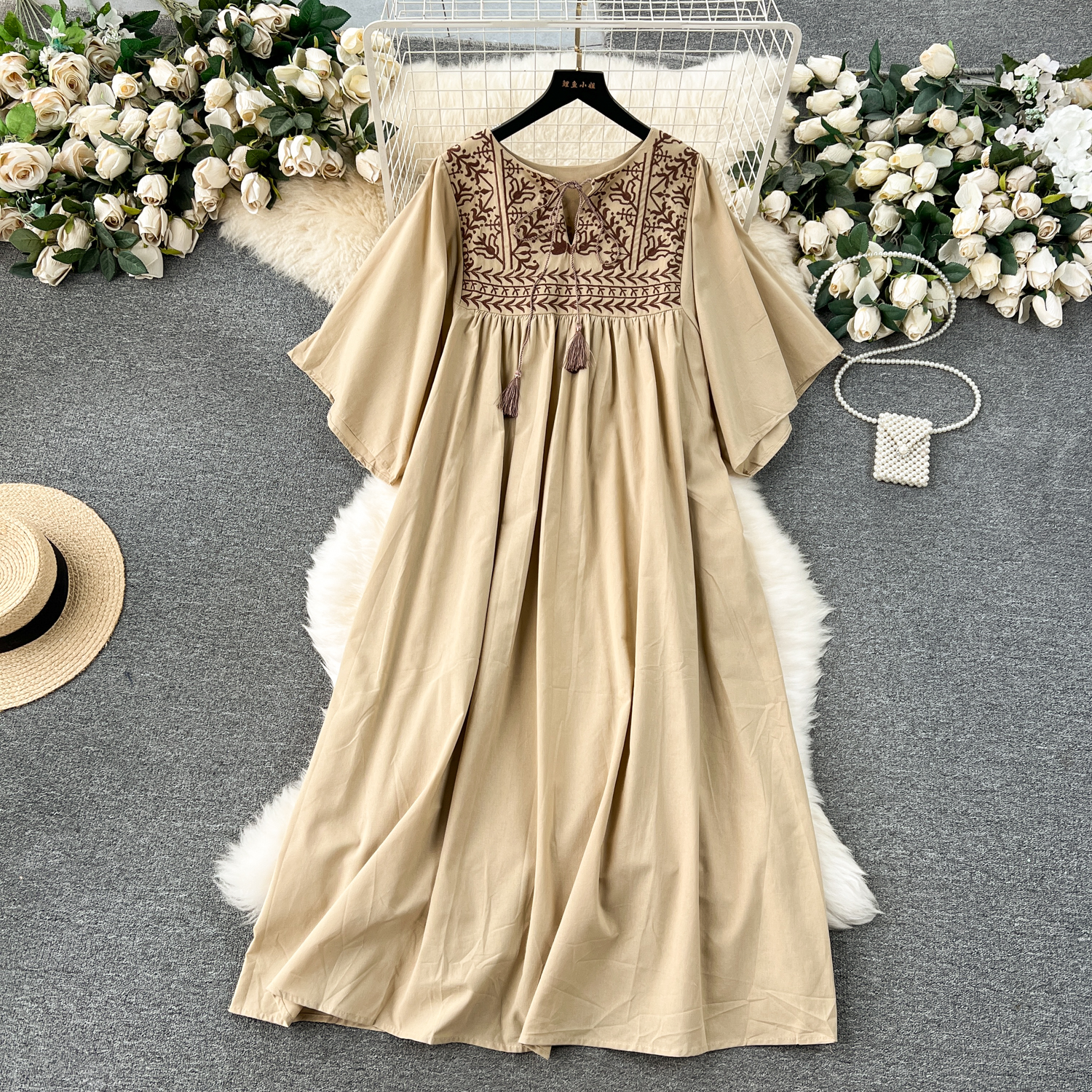 Large size women's 2024 spring new item retro heavy embroidery long loose cover belly slimming vacation dress