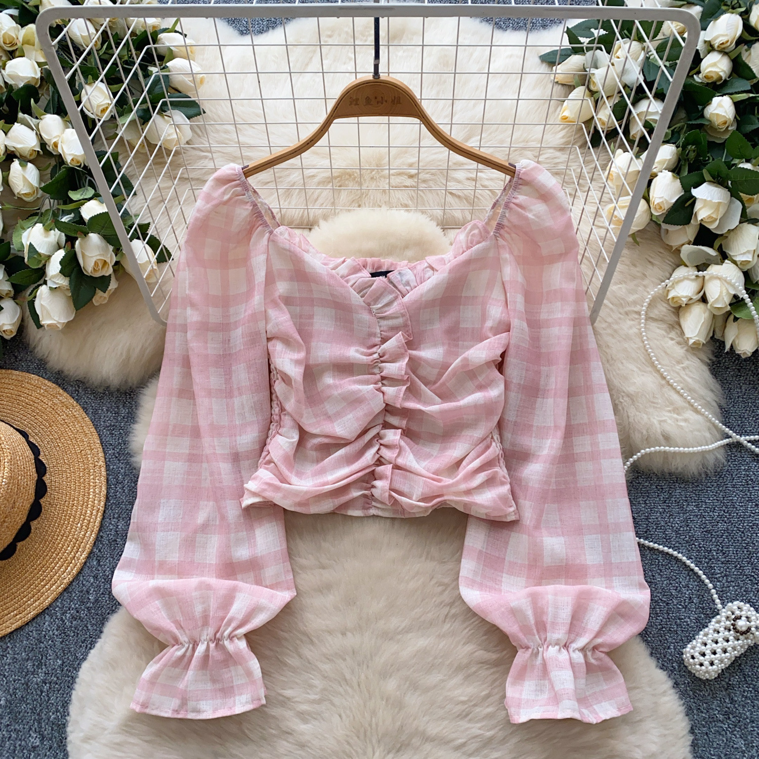 Sweet and versatile plaid top for women 2025 new style French gentle style square neck pleated waist cinching short style exposed navel shirt
