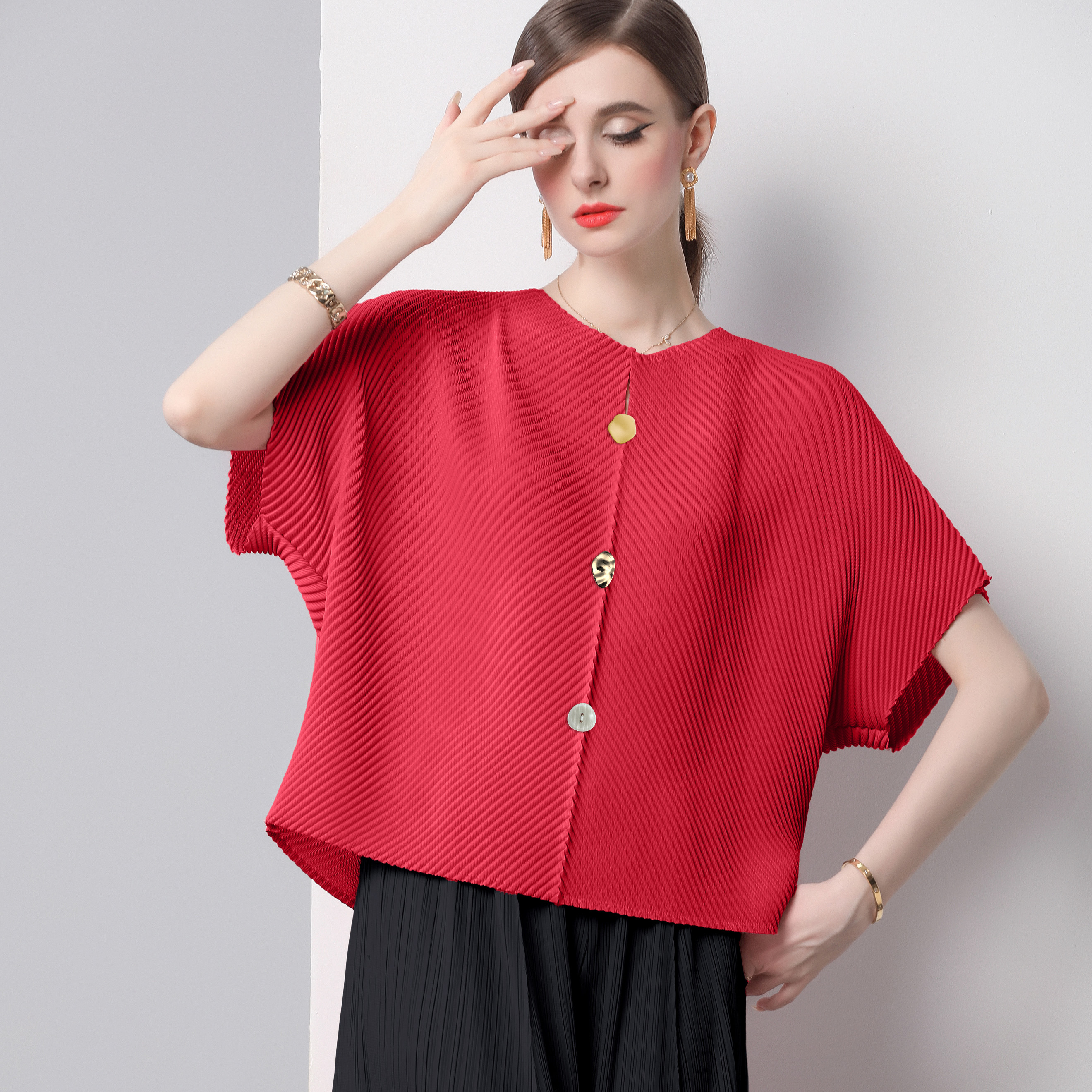 Miyake high-end button decoration dragon scale pleated top versatile loose slimming short sleeved T-shirt women's summer new style