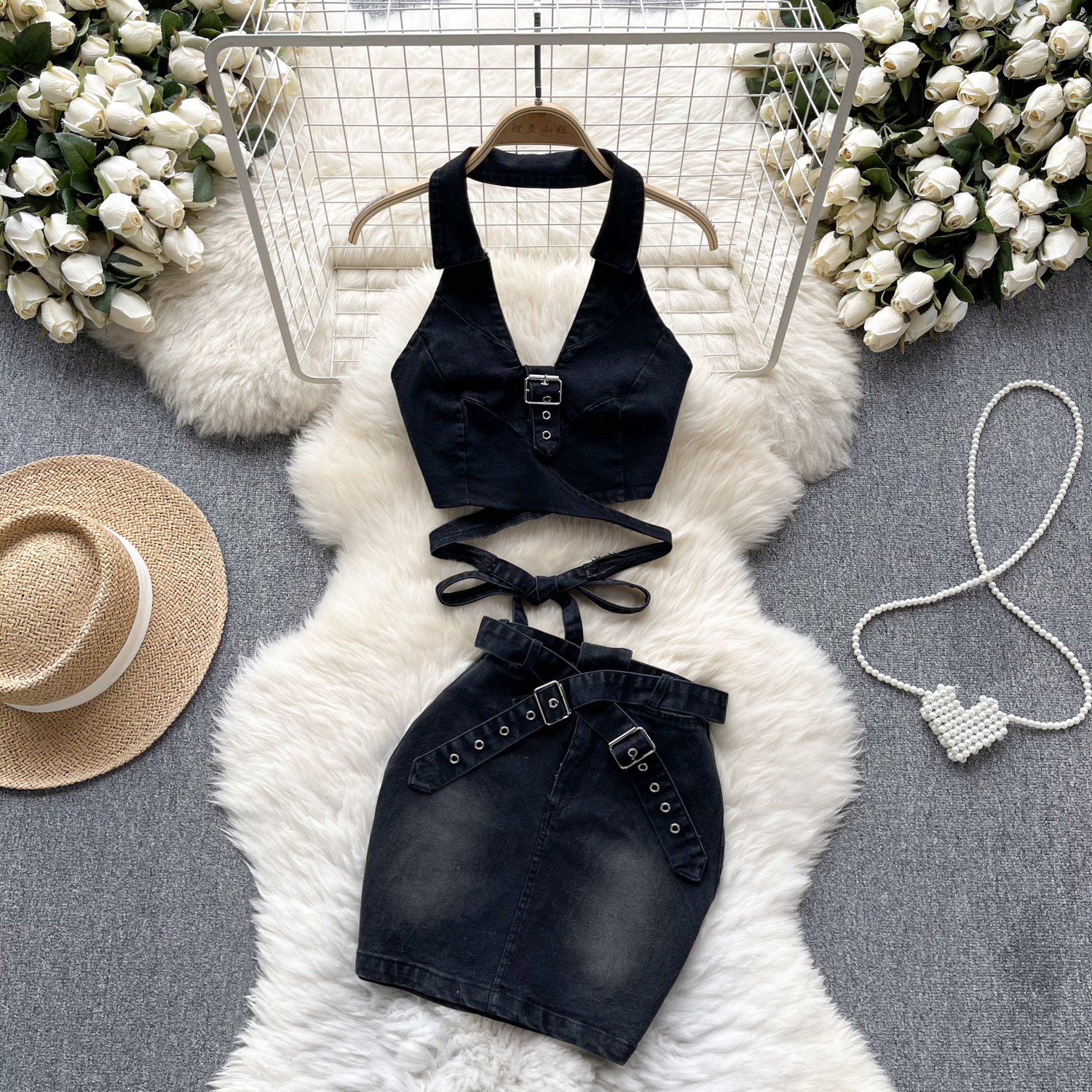 American style spicy girl style denim suit design, hanging neck top with straps, slim fit short skirt, retro two-piece set