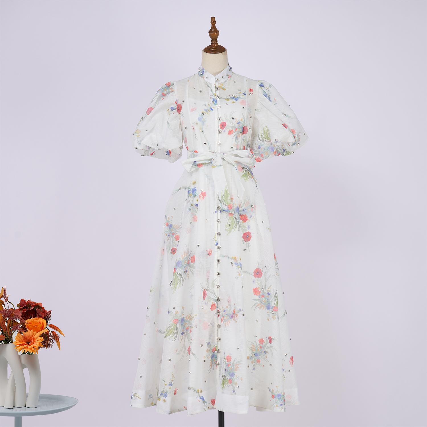 Real time shooting of the palace style fashion show in 18 colors, with a design sense of heavy industry nail drill short sleeved single breasted jumpsuit and suspender