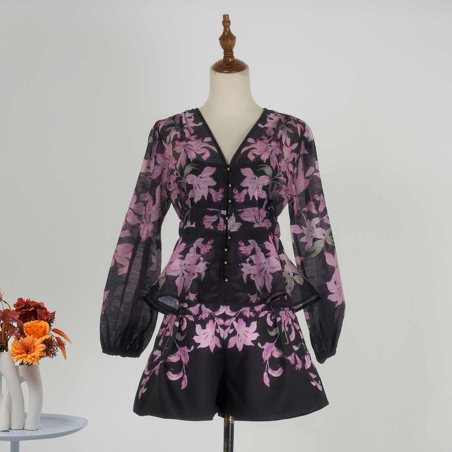 Real shot spot 2025 spring/summer printed long sleeved ruffled V-neck shirt top, high waist wide leg shorts set