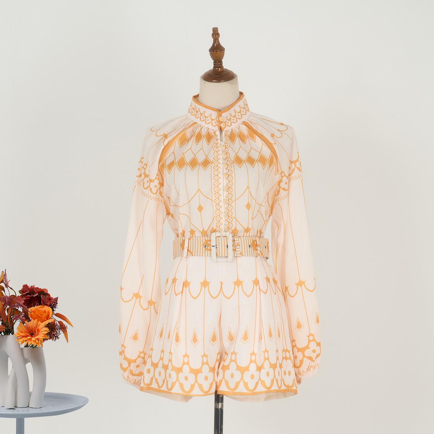 Real time stock French retro Bohemian style two-piece set, new stand up collar printed shirt and shorts set