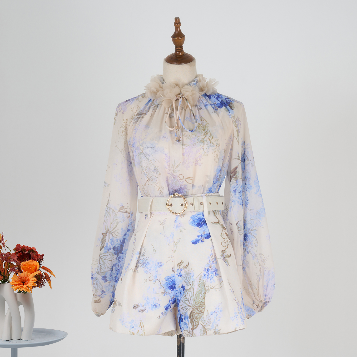 Real time spot high order 25 autumn/winter French three-dimensional floral floral floral long sleeved sweet top+high waisted shorts set
