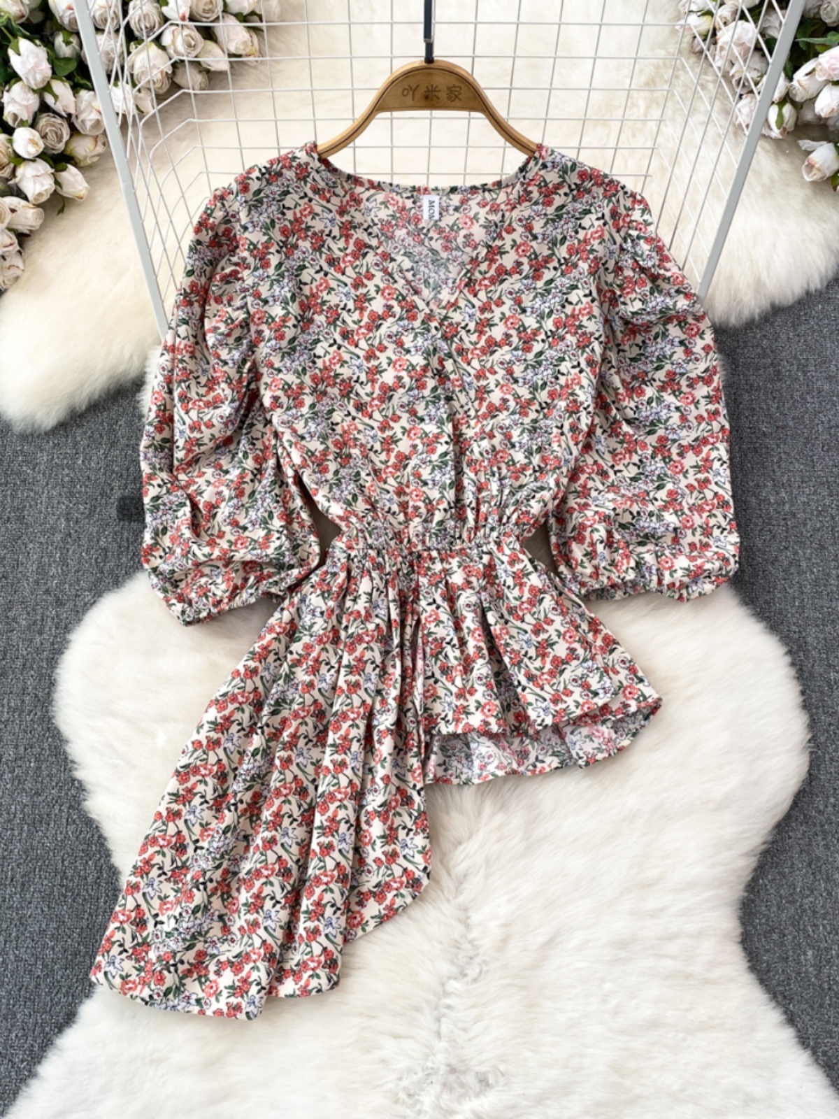 Gentle wind, sweet bubbles, loose V-neck, waist cinching, slimming, irregular floral chiffon shirt, women's casual western-style top