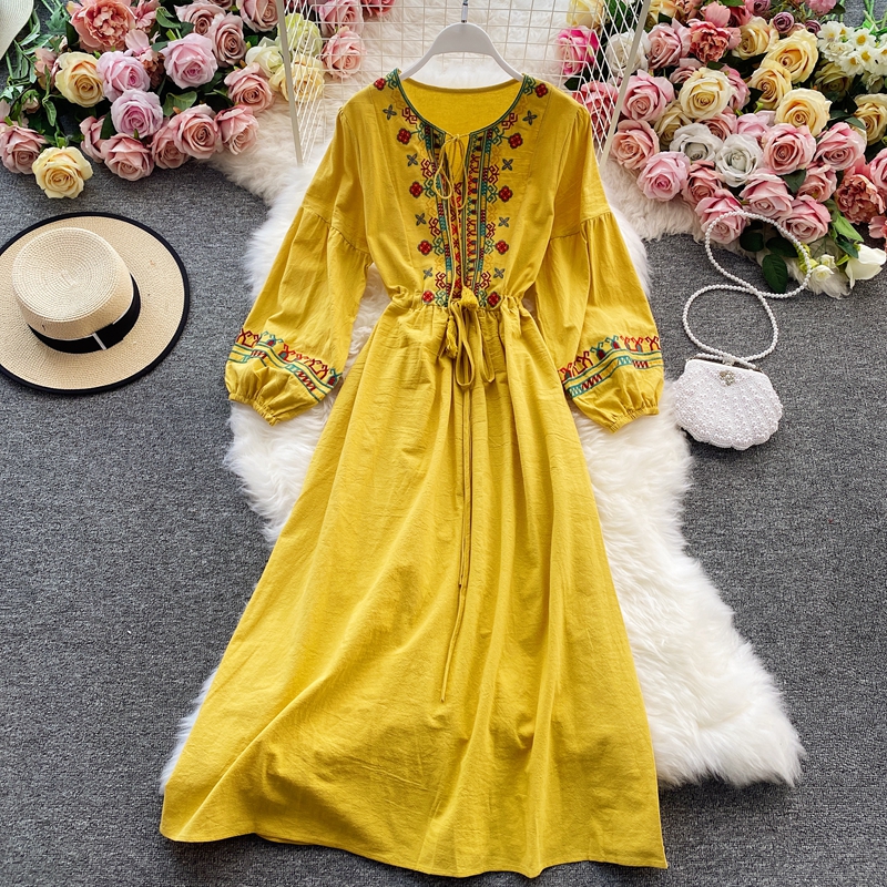 Beach vacation dress, women's bohemian beach dress, super fairy ethnic style embroidered lantern sleeves, big swing long dress