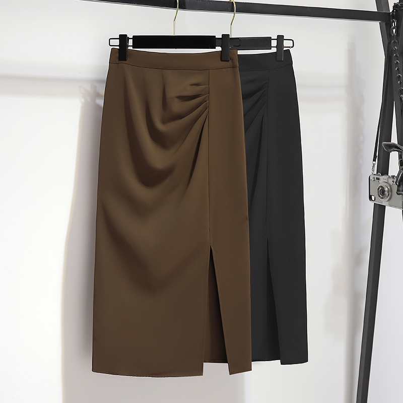 Wrinkled slit half skirt for women 2025 new high waisted and drooping PU hip hugging skirt, waist cinching and slimming mid length one step skirt