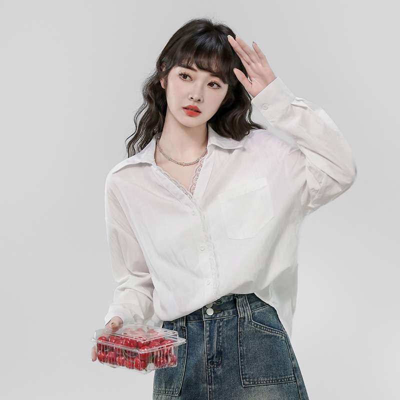 There is a short video with a white shirt and women's long sleeved 2025 spring outfit. The new Eurowind lace lace loose top is available