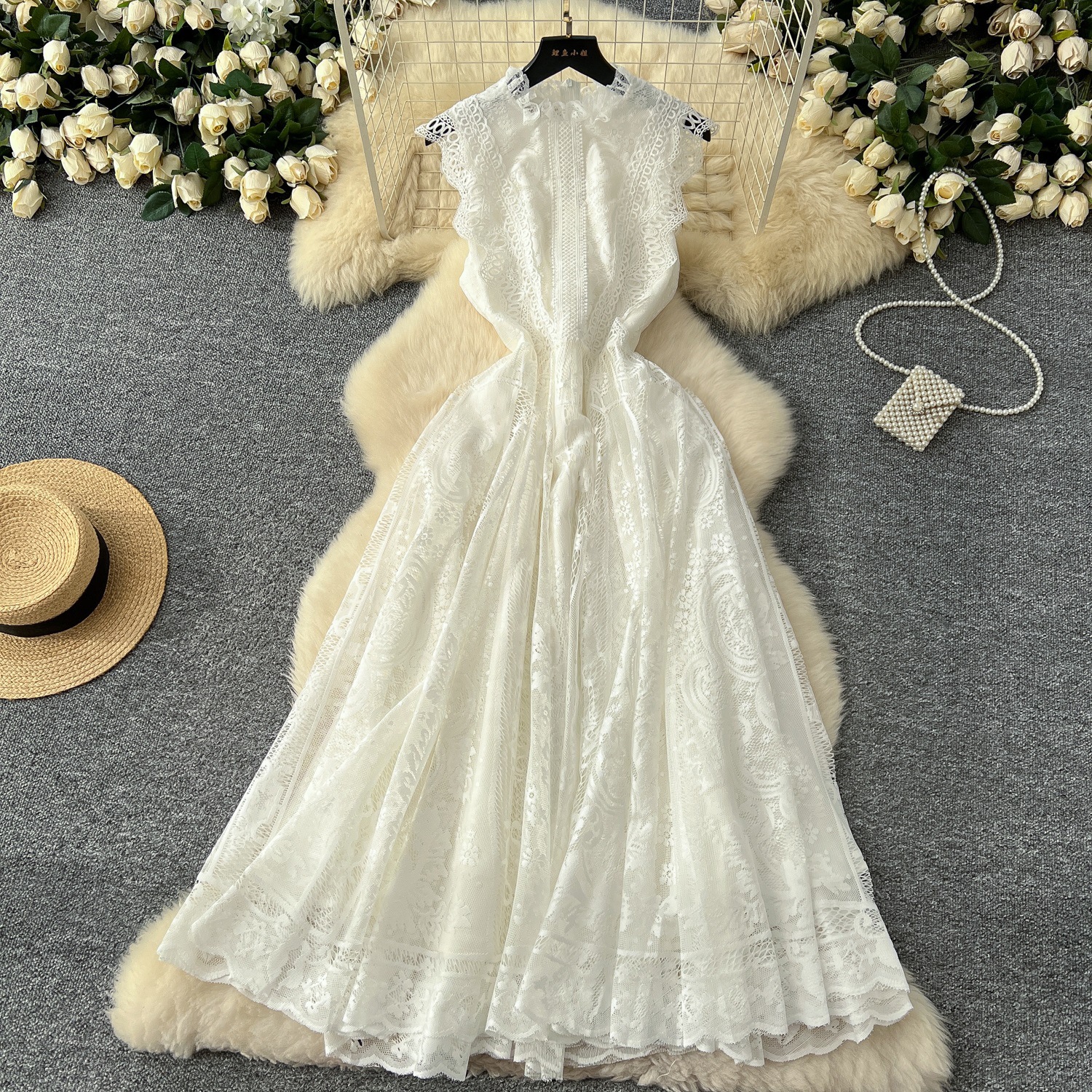 French retro romantic atmosphere sleeveless dress with women's lace mesh design, super fairy temperament, big swing long skirt