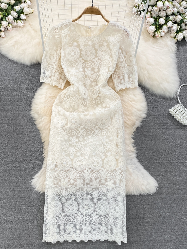 Summer high-end feeling, light luxury temperament, bubble short sleeved round neck, waist cinching, slimming effect, embroidered lace hip hugging dress, dress