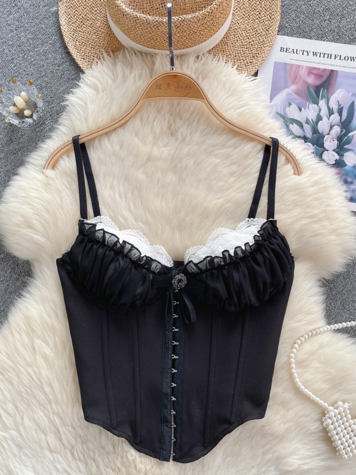 French sweet inner camisole vest with women's design sense, contrasting color lace lace lace lace corset, sexy top for wearing outside, trendy
