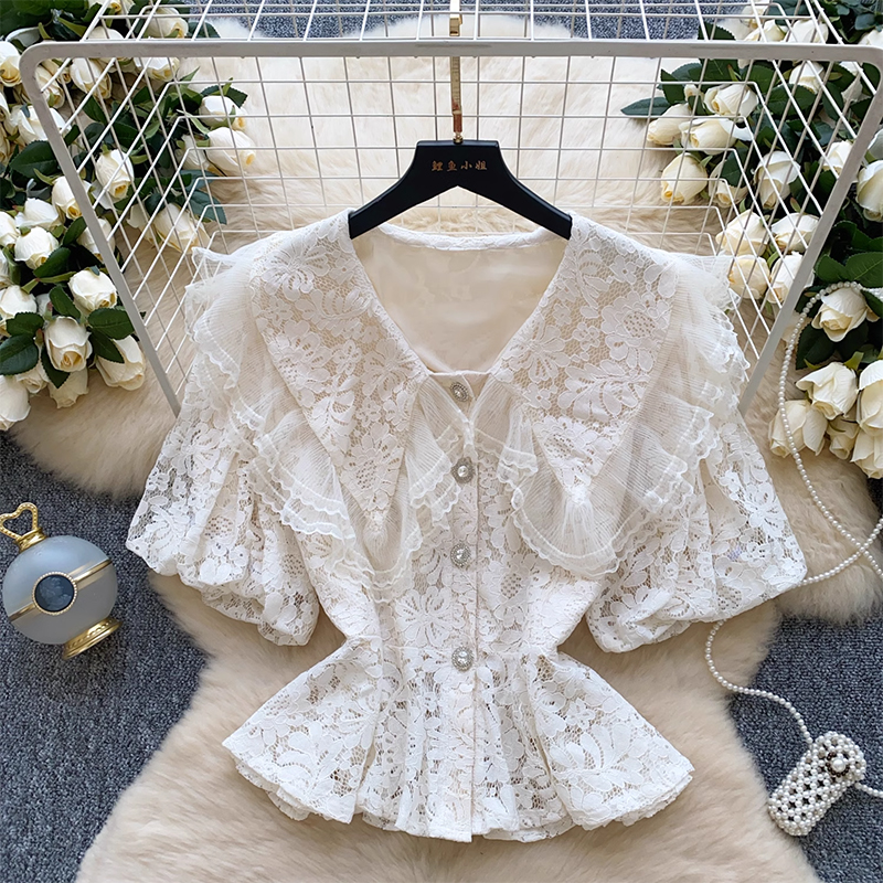Sweet lace doll collar bubble sleeve shirt for women in summer, with a high-end feel and versatile waist design. Unique lotus leaf hem top