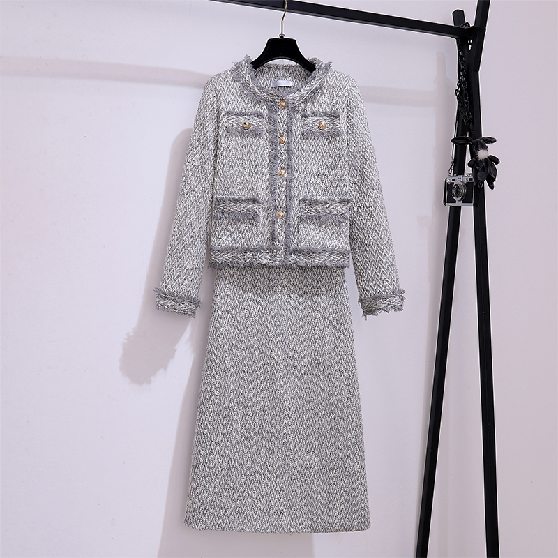 Deep winter outfit paired with a complete set of 2024 new small fragrance style two-piece set, rich and luxurious fashion dress set